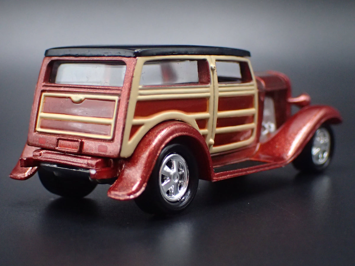 1932 32 FORD SPEEDWAGON WOODIE WOODY 1:64 SCALE COLLECTIBLE DIECAST MODEL CAR