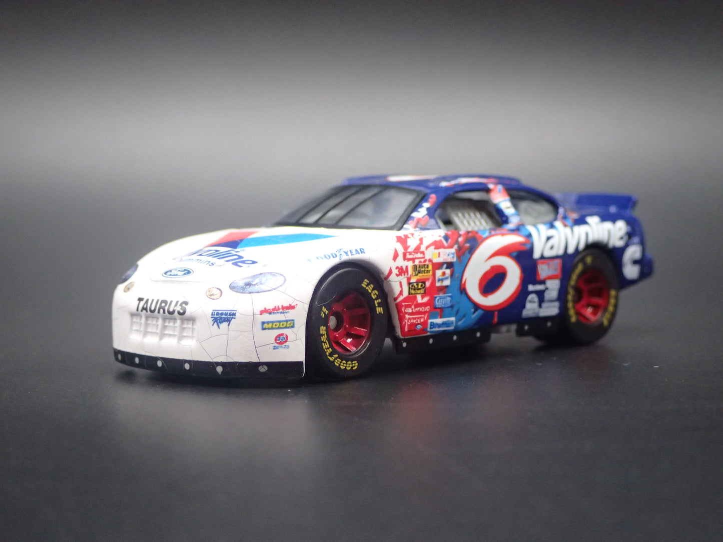 1999 99 FORD TAURUS 6 MARK MARTIN NASCAR 1/64 SCALE DIECAST MODEL CAR