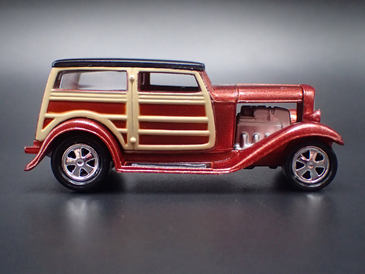 1932 32 FORD SPEEDWAGON WOODIE WOODY 1:64 SCALE COLLECTIBLE DIECAST MODEL CAR