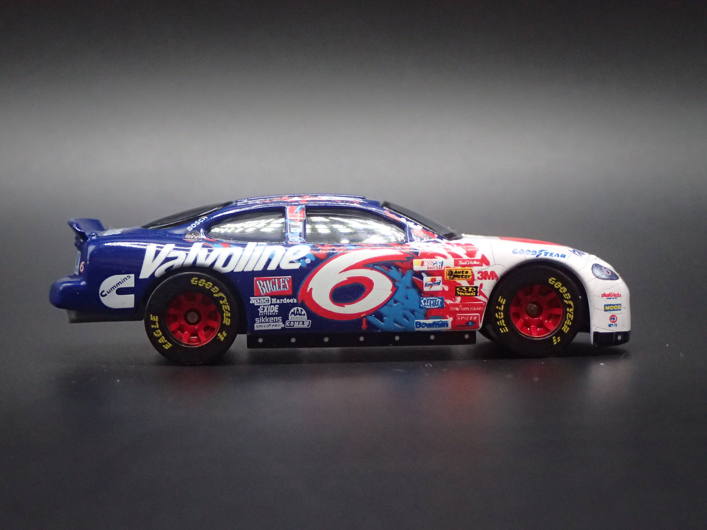 1999 99 FORD TAURUS 6 MARK MARTIN NASCAR 1/64 SCALE DIECAST MODEL CAR