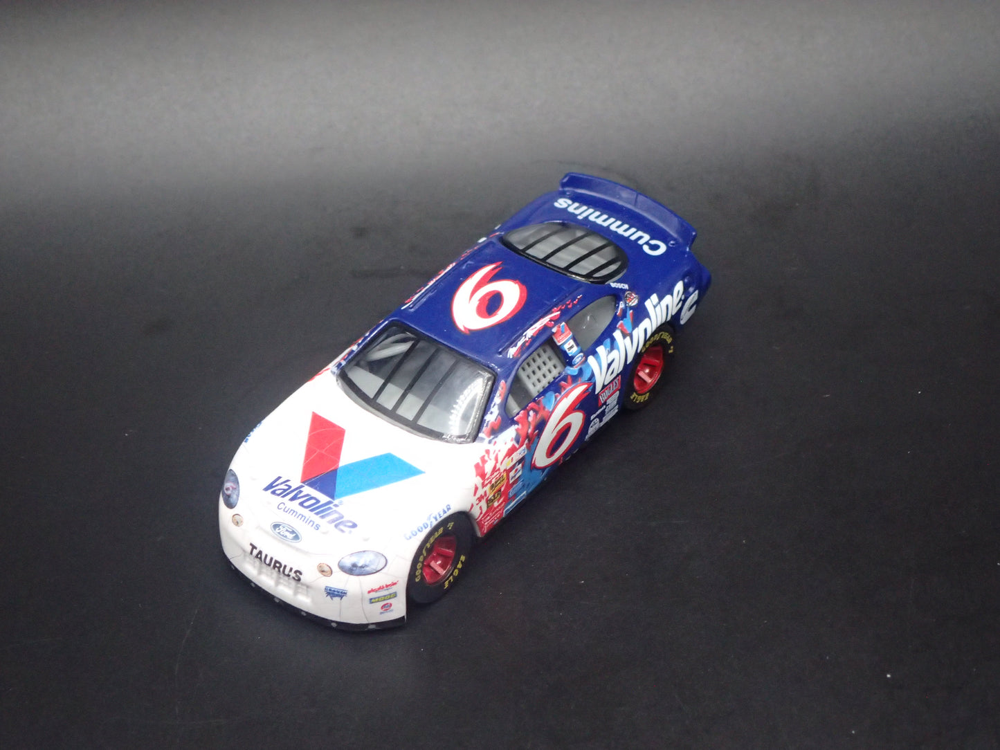 1999 99 FORD TAURUS 6 MARK MARTIN NASCAR 1/64 SCALE DIECAST MODEL CAR