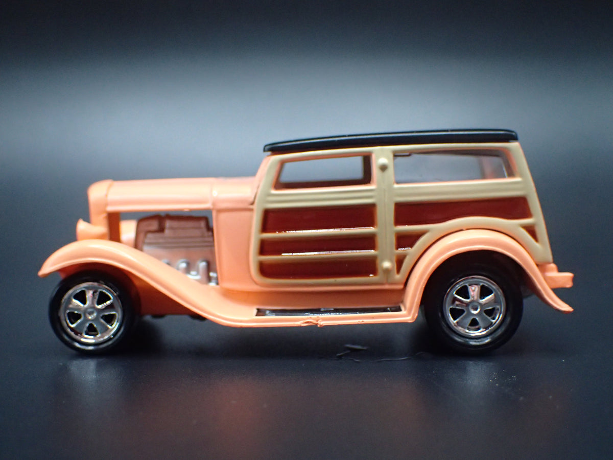 1932 32 FORD SPEEDWAGON WOODIE WOODY 1:64 SCALE COLLECTIBLE DIECAST MODEL CAR