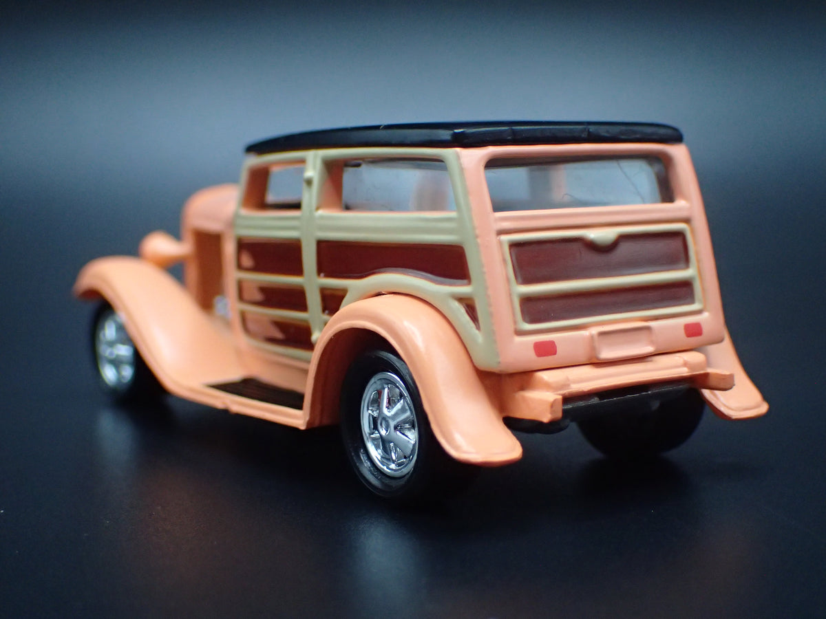 1932 32 FORD SPEEDWAGON WOODIE WOODY 1:64 SCALE COLLECTIBLE DIECAST MODEL CAR