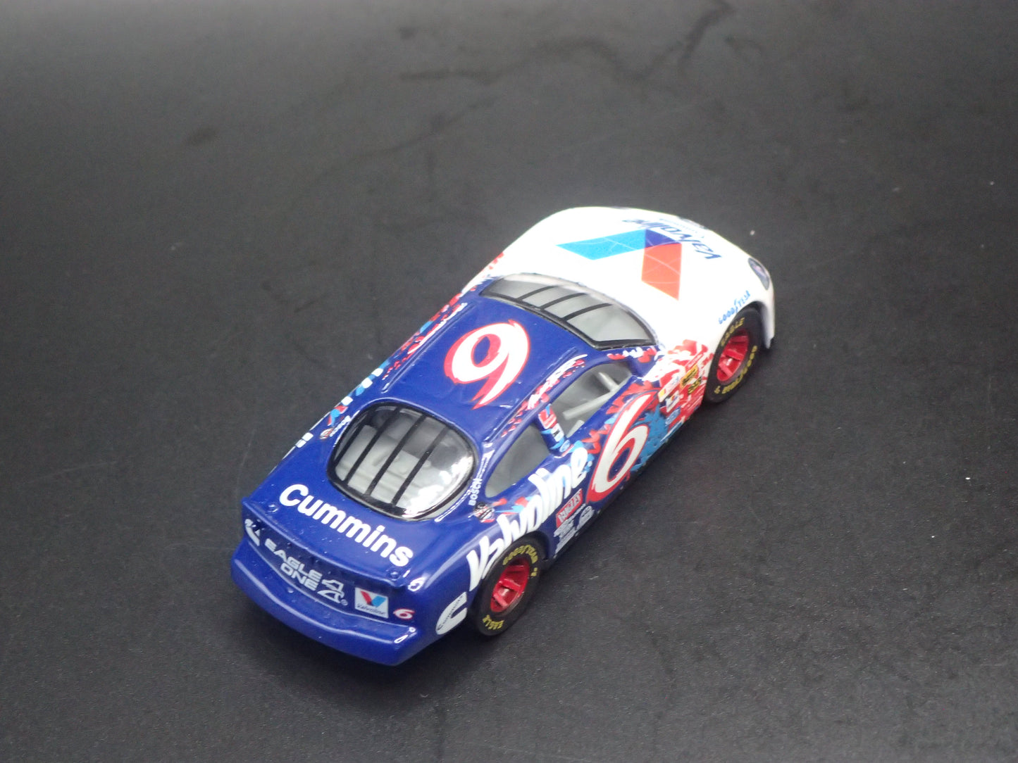 1999 99 FORD TAURUS 6 MARK MARTIN NASCAR 1/64 SCALE DIECAST MODEL CAR