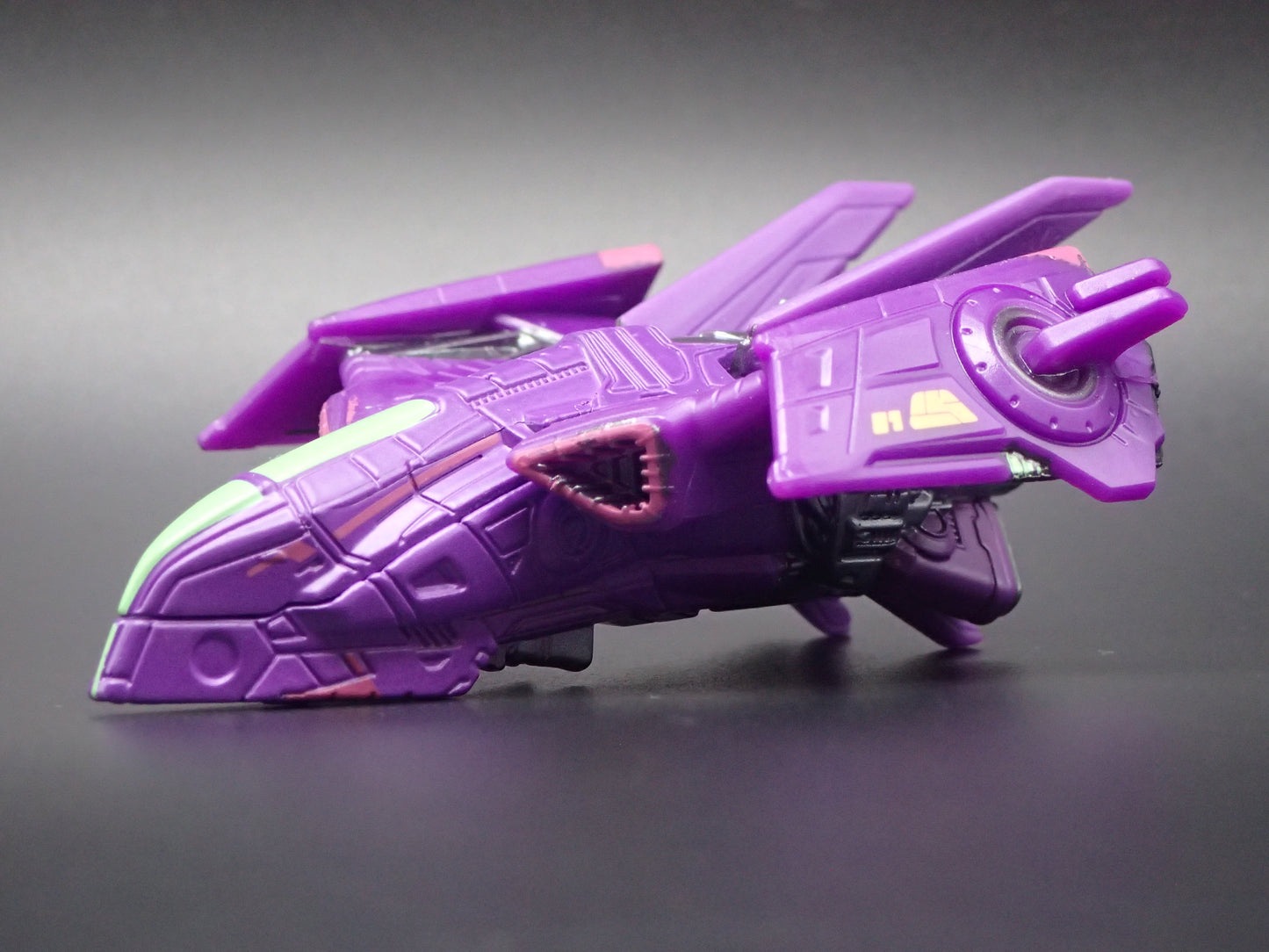 DISNEY PIXAR LIGHTYEAR ZURG FIGHTER SPACESHIP 1/64 SCALE DIORAMA DIECAST MODEL CAR