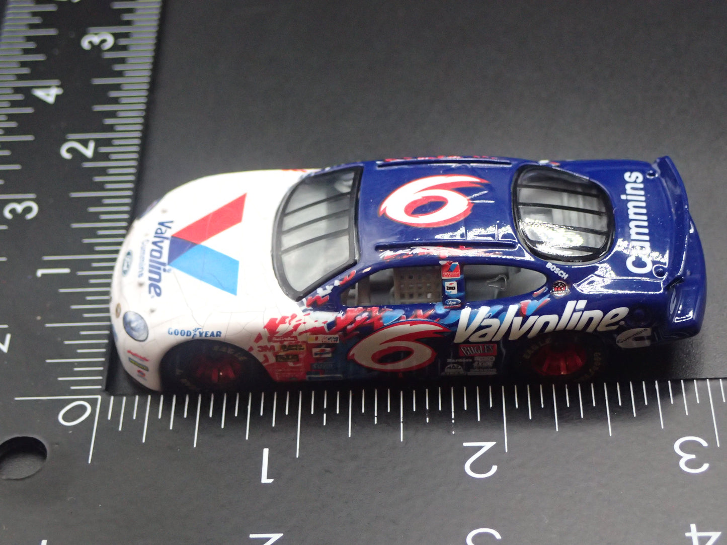 1999 99 FORD TAURUS 6 MARK MARTIN NASCAR 1/64 SCALE DIECAST MODEL CAR