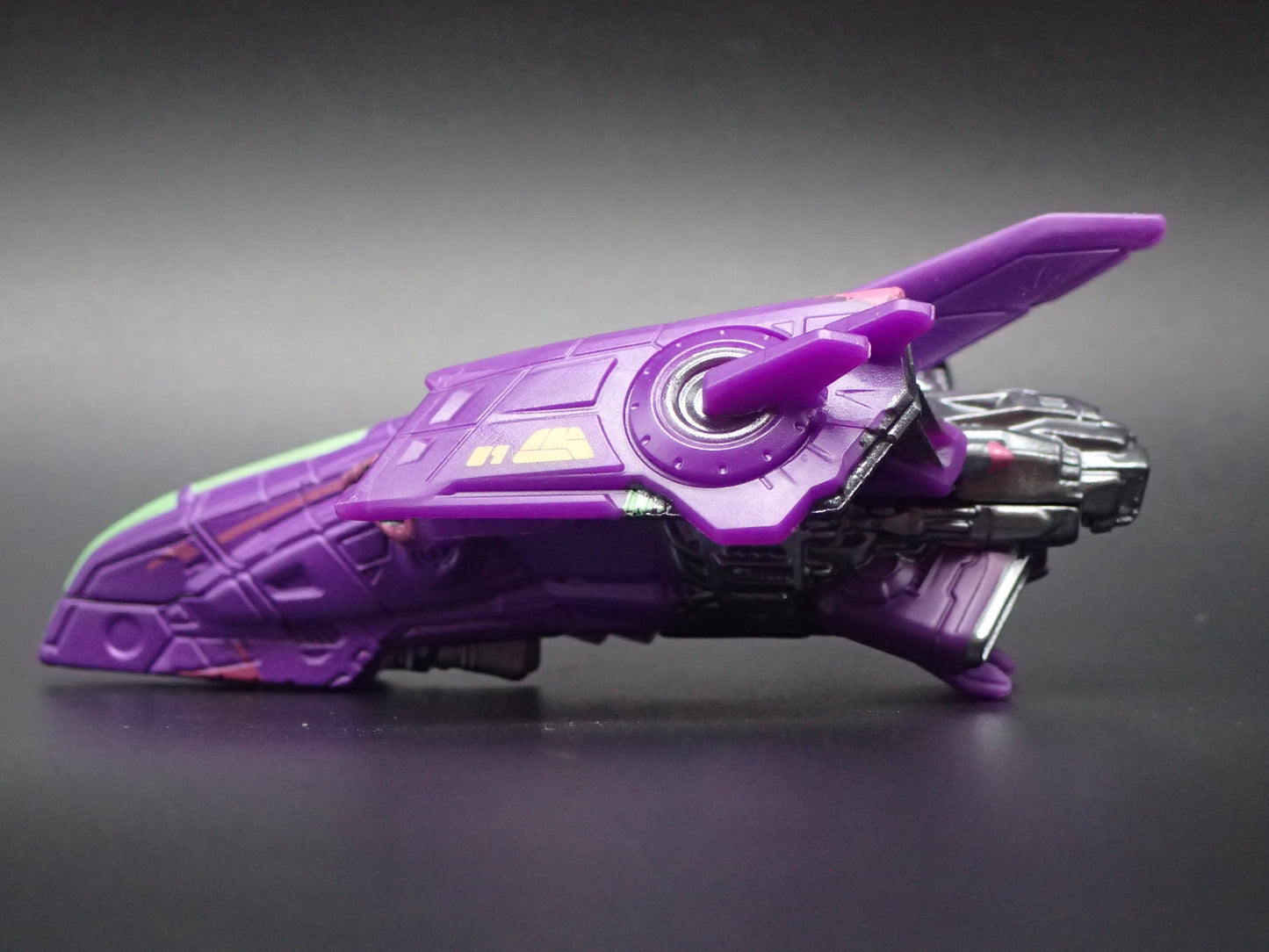 DISNEY PIXAR LIGHTYEAR ZURG FIGHTER SPACESHIP 1/64 SCALE DIORAMA DIECAST MODEL CAR