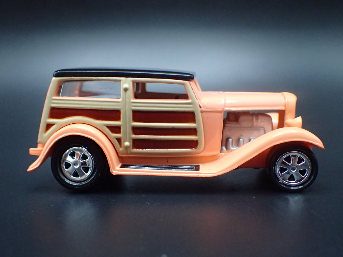 1932 32 FORD SPEEDWAGON WOODIE WOODY 1:64 SCALE COLLECTIBLE DIECAST MODEL CAR