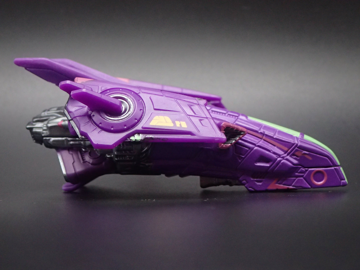 DISNEY PIXAR LIGHTYEAR ZURG FIGHTER SPACESHIP 1/64 SCALE DIORAMA DIECAST MODEL CAR