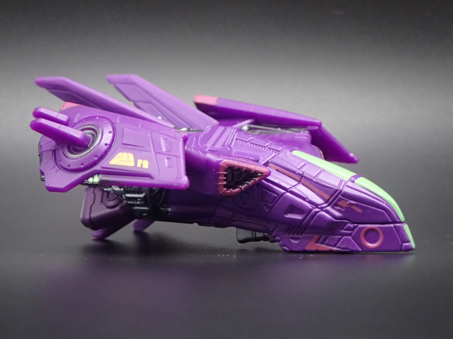 DISNEY PIXAR LIGHTYEAR ZURG FIGHTER SPACESHIP 1/64 SCALE DIORAMA DIECAST MODEL CAR