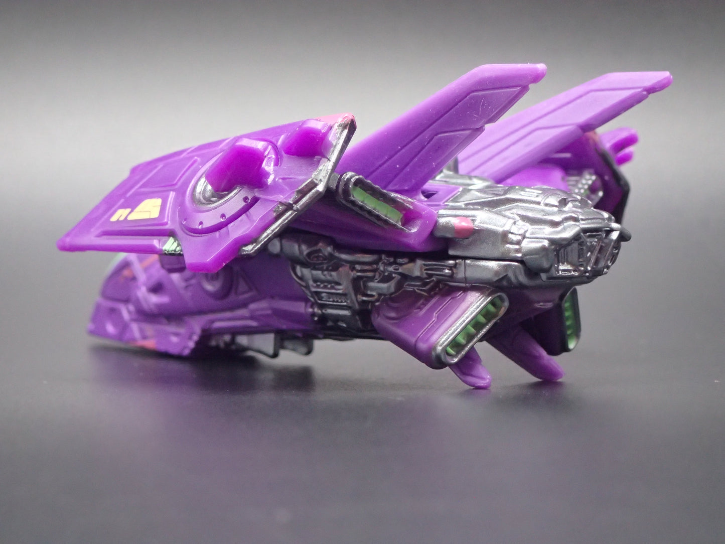 DISNEY PIXAR LIGHTYEAR ZURG FIGHTER SPACESHIP 1/64 SCALE DIORAMA DIECAST MODEL CAR