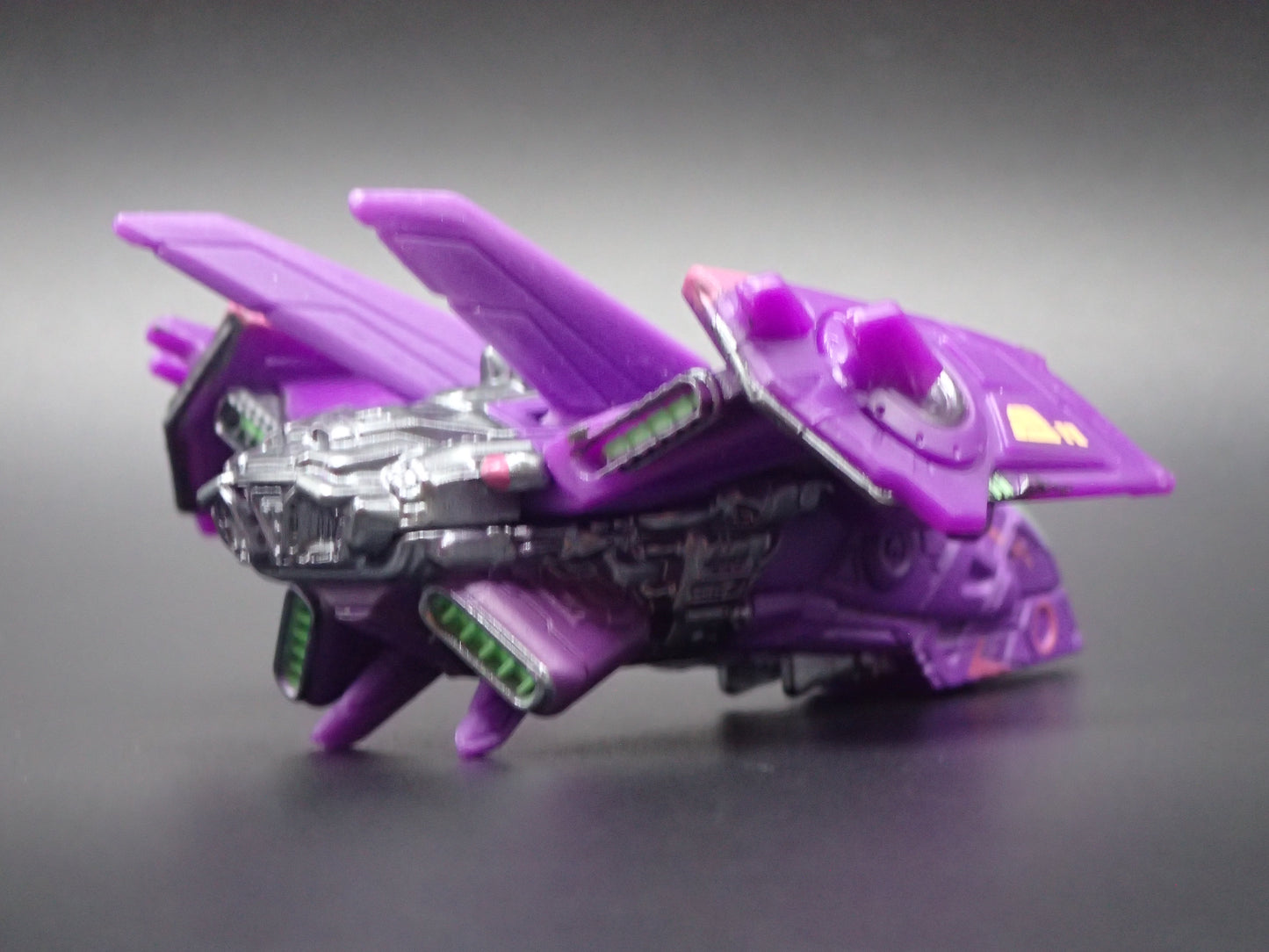 DISNEY PIXAR LIGHTYEAR ZURG FIGHTER SPACESHIP 1/64 SCALE DIORAMA DIECAST MODEL CAR