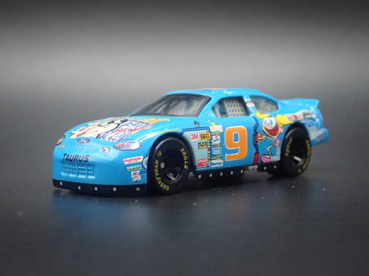 1999 99 FORD TAURUS 9 JERRY NADEAU NASCAR 1/64 SCALE DIECAST MODEL CAR
