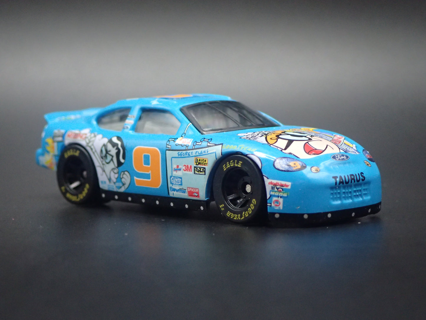 1999 99 FORD TAURUS 9 JERRY NADEAU NASCAR 1/64 SCALE DIECAST MODEL CAR