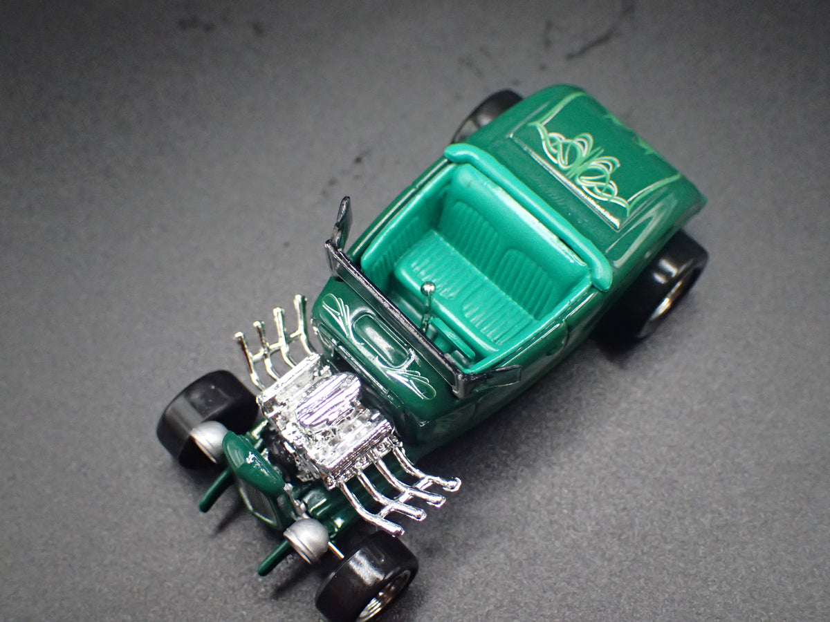1932 32 FORD HIBOY HOT ROD GREEN 1/64 SCALE COLLECTIBLE DIECAST MODEL CAR