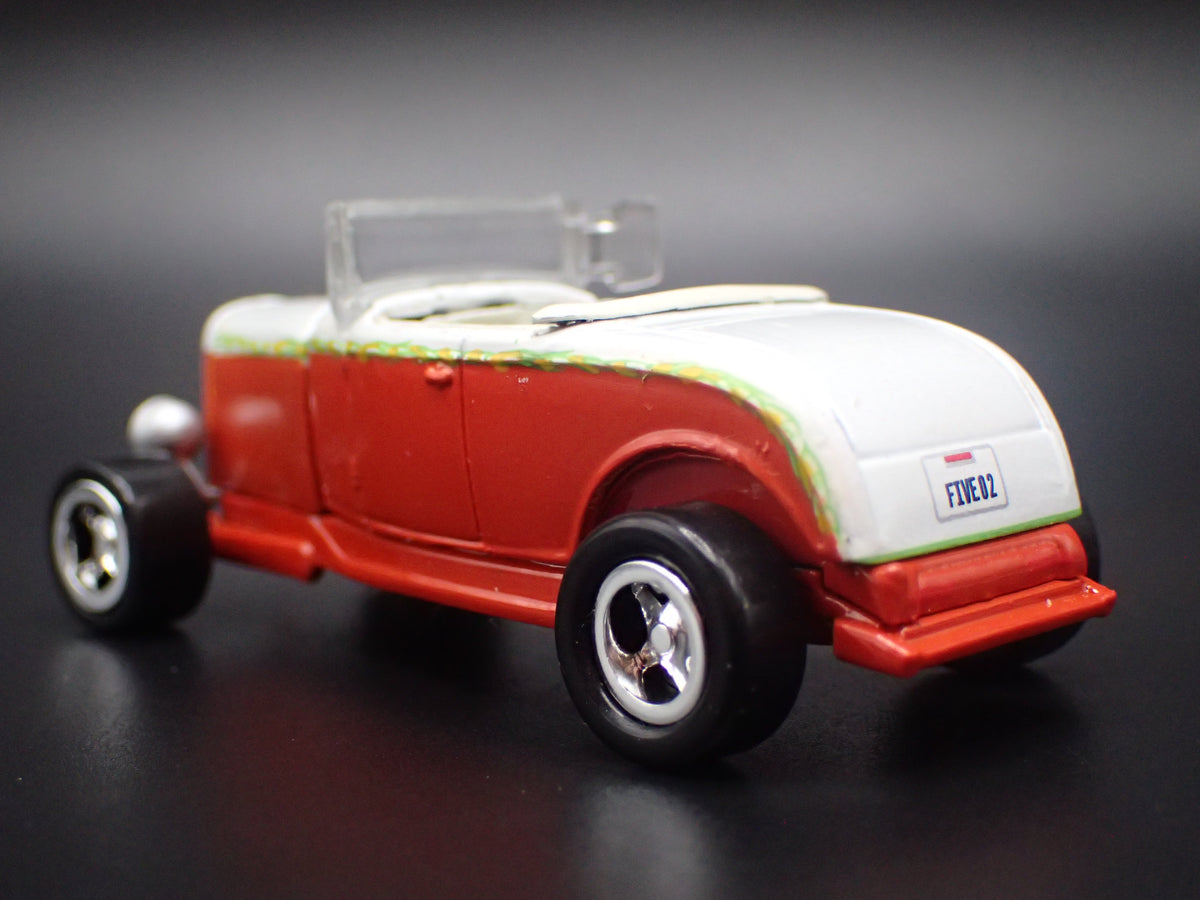 1932 32 FORD ROADSTER HOT ROD RED 1:64 SCALE DIORAMA DIECAST MODEL CAR
