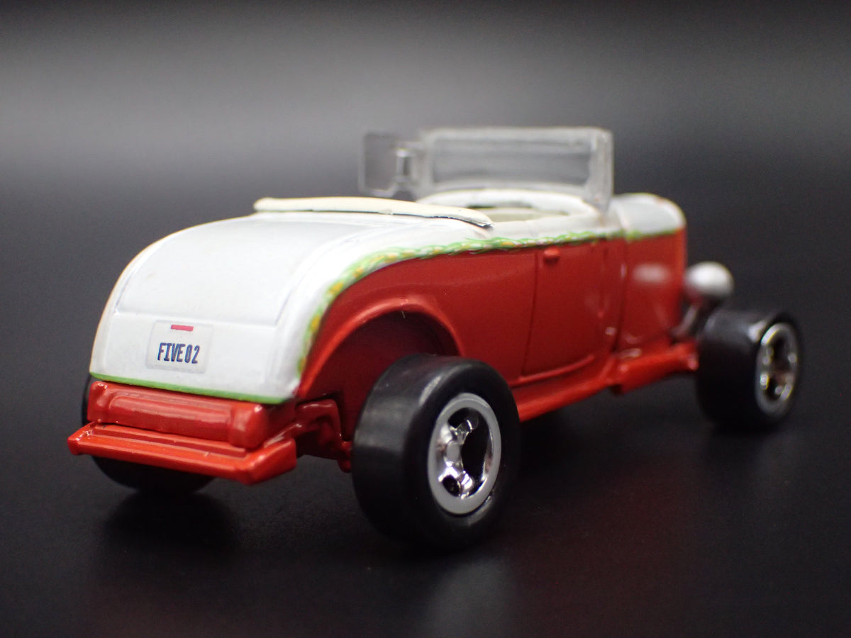 1932 32 FORD ROADSTER HOT ROD RED 1:64 SCALE DIORAMA DIECAST MODEL CAR