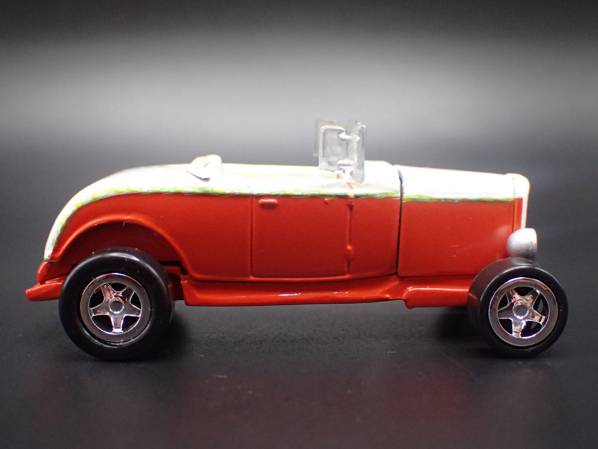 1932 32 FORD ROADSTER HOT ROD RED 1:64 SCALE DIORAMA DIECAST MODEL CAR