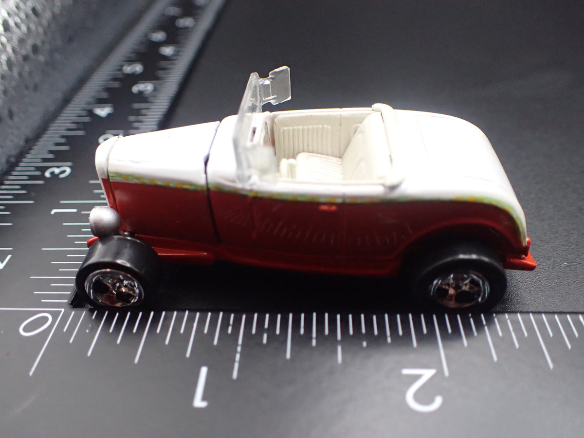 1932 32 FORD ROADSTER HOT ROD RED 1:64 SCALE DIORAMA DIECAST MODEL CAR