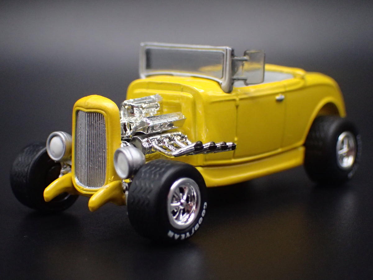 1932 32 FORD ROADSTER HOT ROD YELLOW 1:64 SCALE DIORAMA DIECAST MODEL CAR