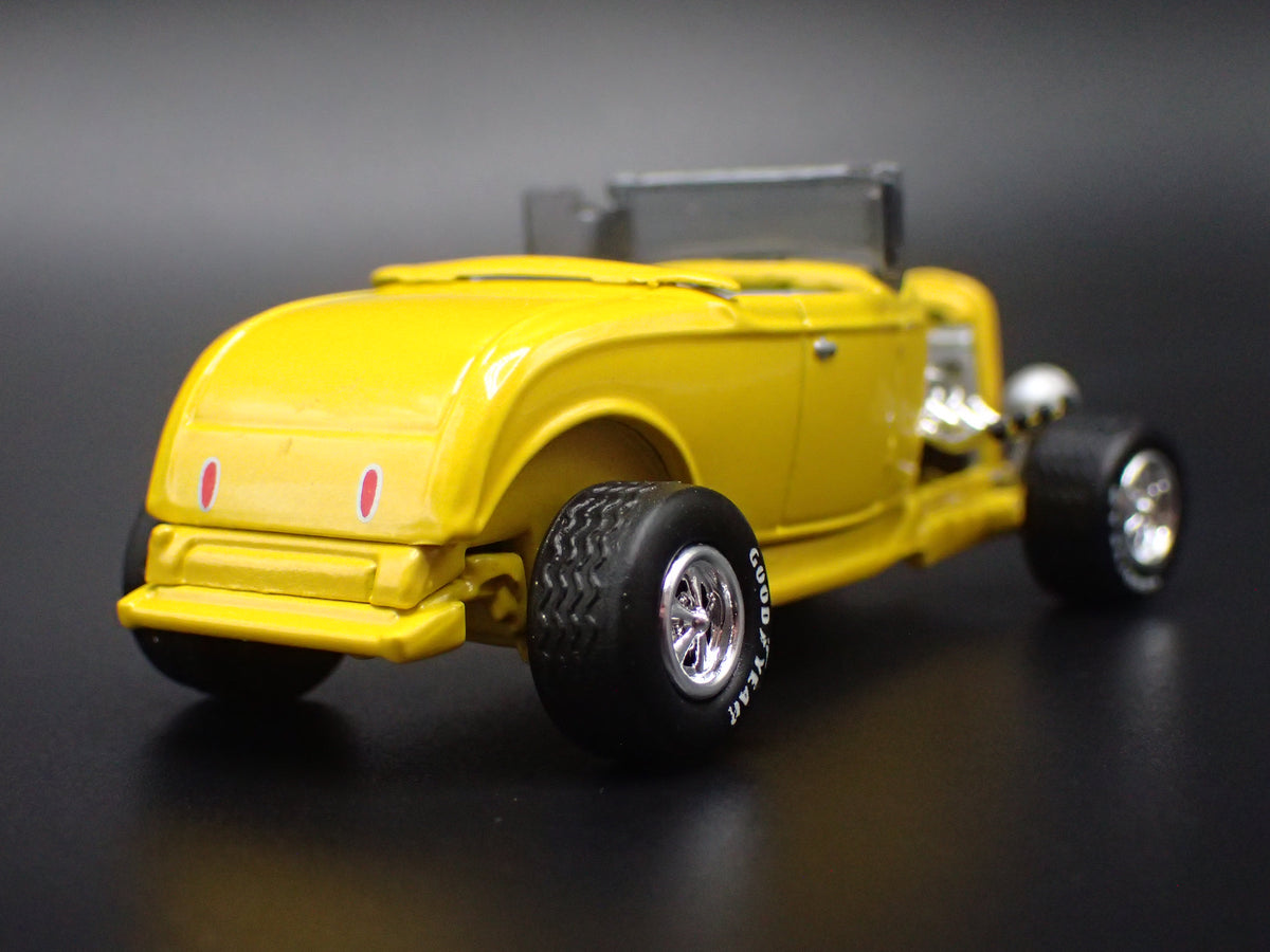 1932 32 FORD ROADSTER HOT ROD YELLOW 1:64 SCALE DIORAMA DIECAST MODEL CAR