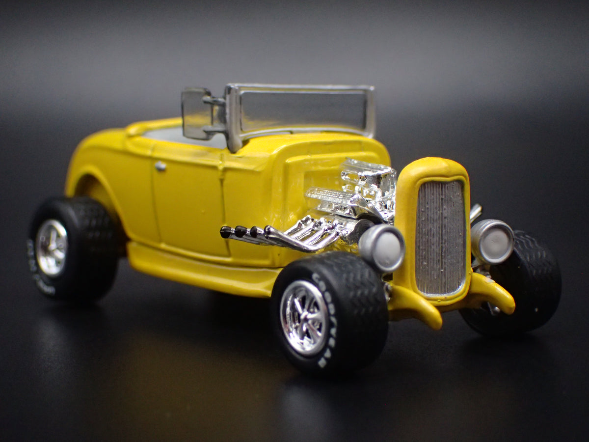 1932 32 FORD ROADSTER HOT ROD YELLOW 1:64 SCALE DIORAMA DIECAST MODEL CAR