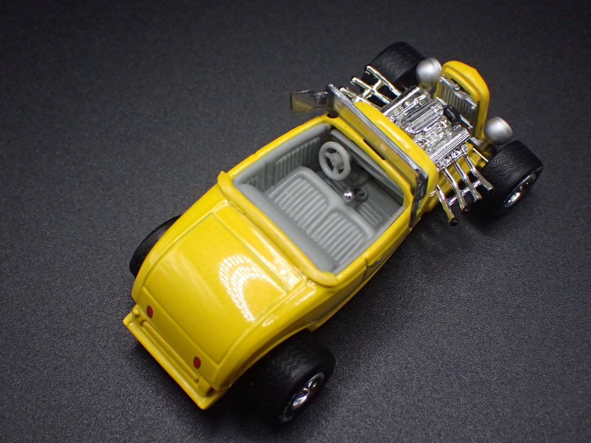 1932 32 FORD ROADSTER HOT ROD YELLOW 1:64 SCALE DIORAMA DIECAST MODEL CAR