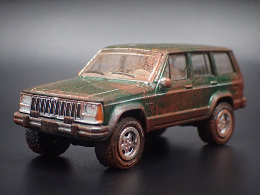 1984-2001 JEEP CHEROKEE LAREDO XJ 4 DOOR MUDDY 1:64 SCALE DIECAST MODEL CAR