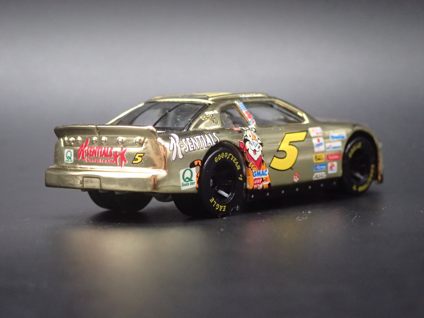 1999 CHEVY CHEVROLET MONTE CARLO 5 TERRY LABONTE NASCAR 1:64 SCALE DIECAST CAR
