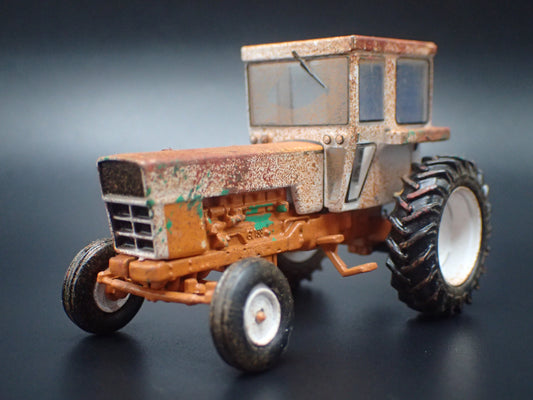 1973 73 FARM TRACTOR ENCLOSED CAB BARN FIND 1:64 SCALE DIORAMA DIECAST MODEL CAR
