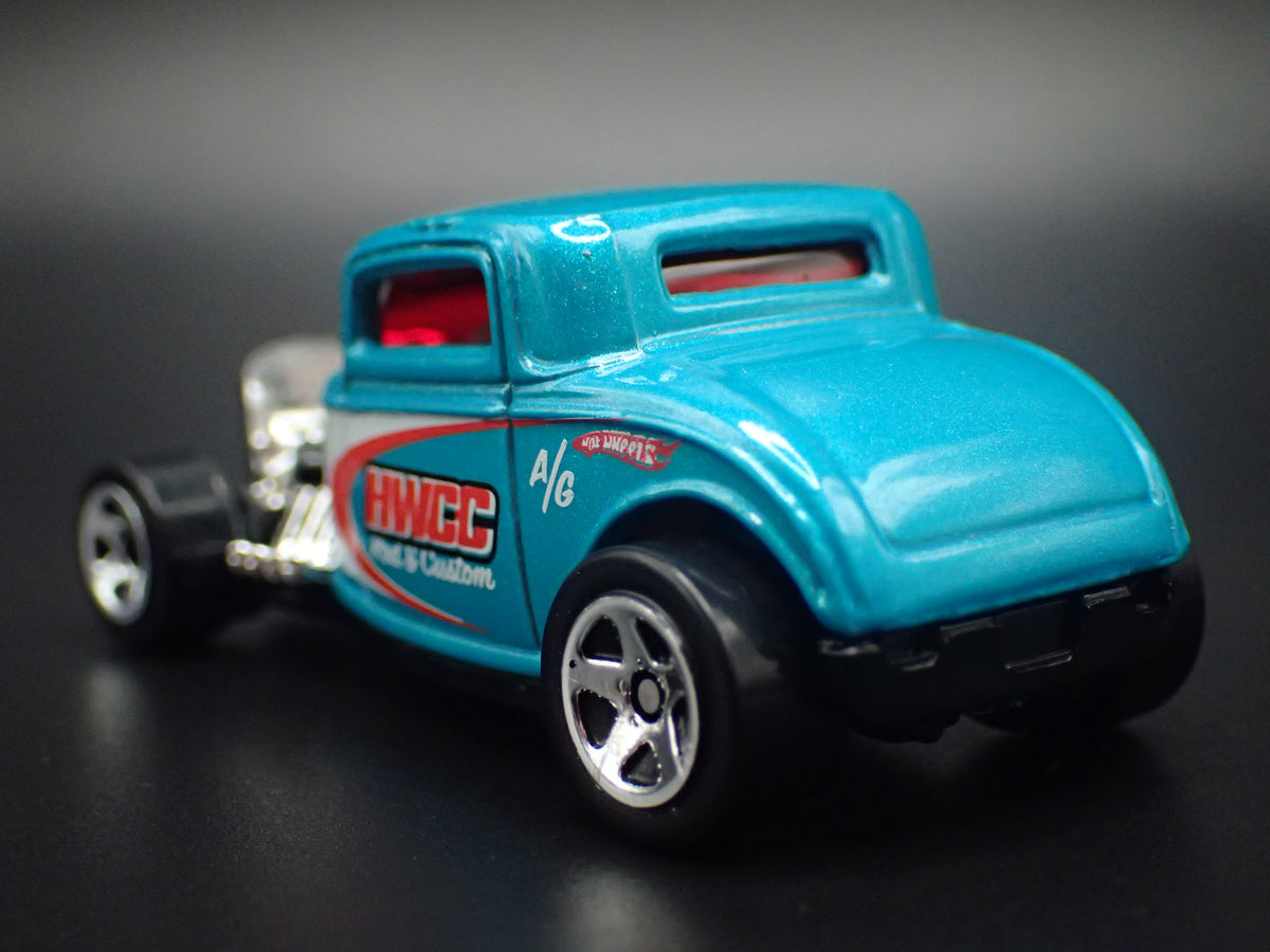 1932 32 FORD COUPE HOT ROD TEAL 1:64 SCALE COLLECTIBLE DIORAMA DIECAST MODEL CAR