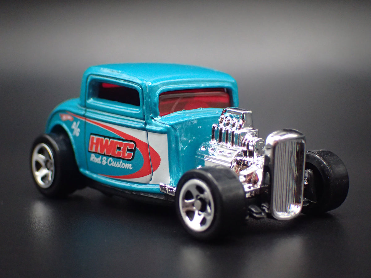 1932 32 FORD COUPE HOT ROD TEAL 1:64 SCALE COLLECTIBLE DIORAMA DIECAST MODEL CAR
