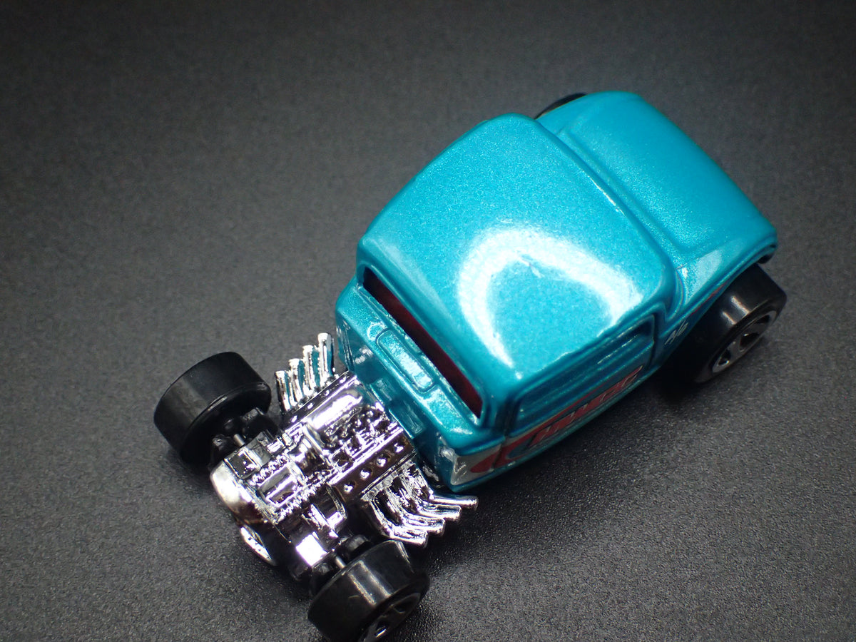 1932 32 FORD COUPE HOT ROD TEAL 1:64 SCALE COLLECTIBLE DIORAMA DIECAST MODEL CAR