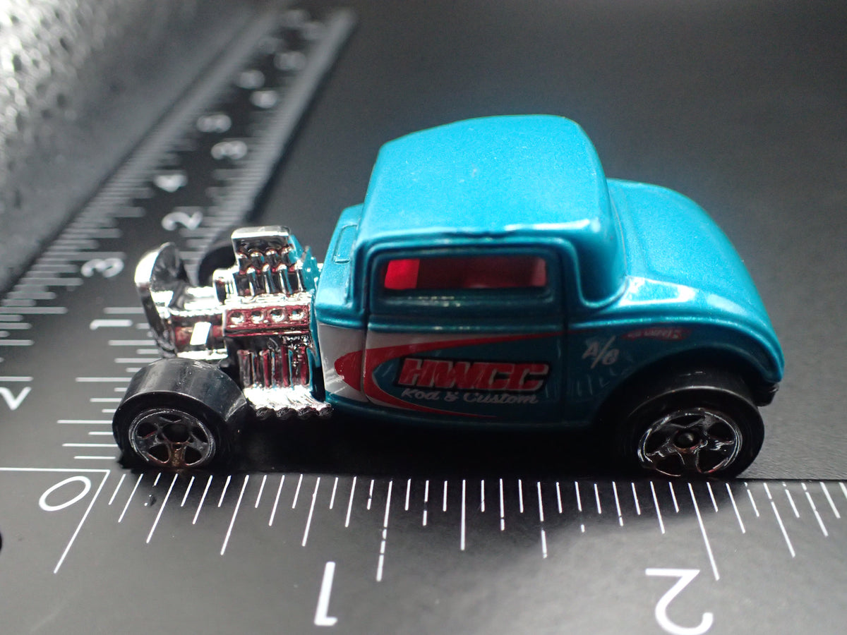 1932 32 FORD COUPE HOT ROD TEAL 1:64 SCALE COLLECTIBLE DIORAMA DIECAST MODEL CAR