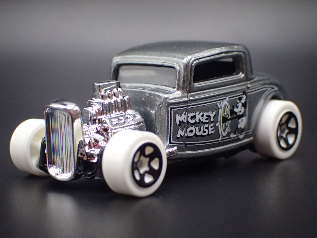 1932 32 FORD COUPE HOT ROD MICKEY MOUSE 1:64 SCALE COLLECTIBLE DIORAMA DIECAST MODEL CAR