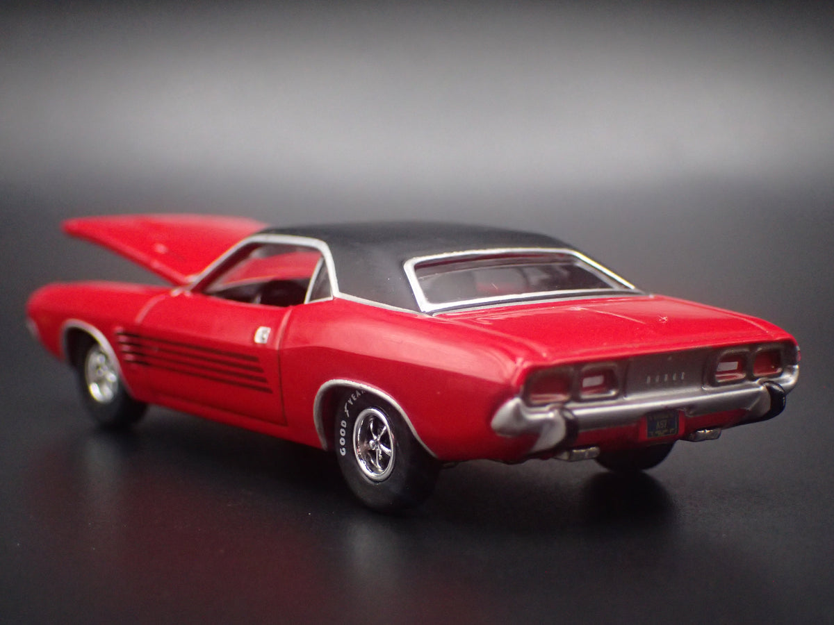 1974 74 DODGE CHALLENGER RALLYE 1/64 SCALE COLLECTIBLE DIORAMA DIECAST MODEL CAR