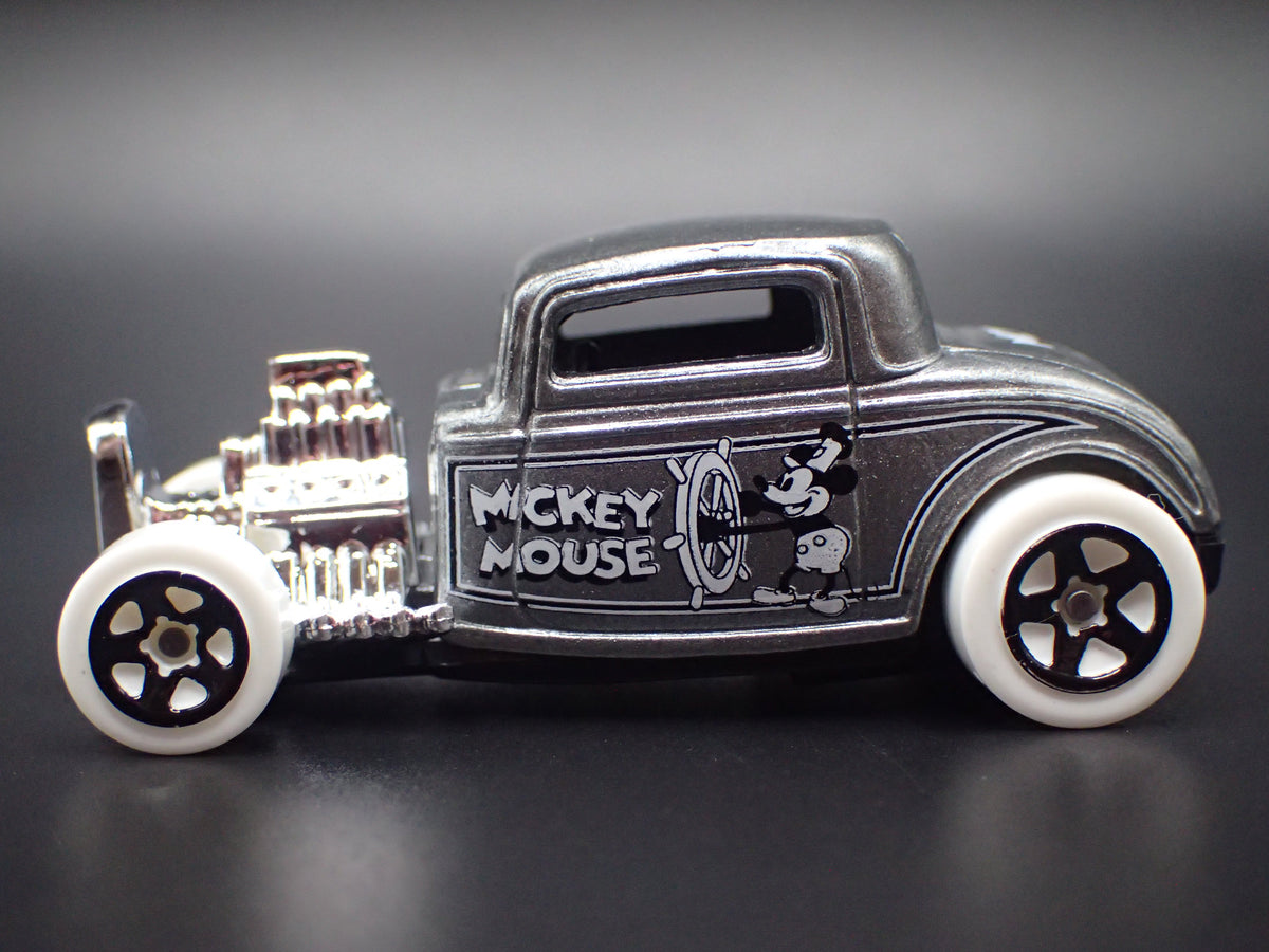 1932 32 FORD COUPE HOT ROD MICKEY MOUSE 1:64 SCALE COLLECTIBLE DIORAMA DIECAST MODEL CAR