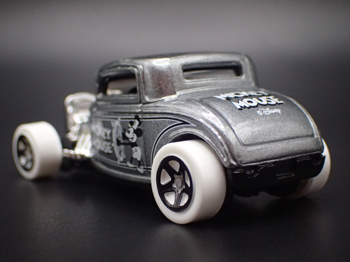 1932 32 FORD COUPE HOT ROD MICKEY MOUSE 1:64 SCALE COLLECTIBLE DIORAMA DIECAST MODEL CAR