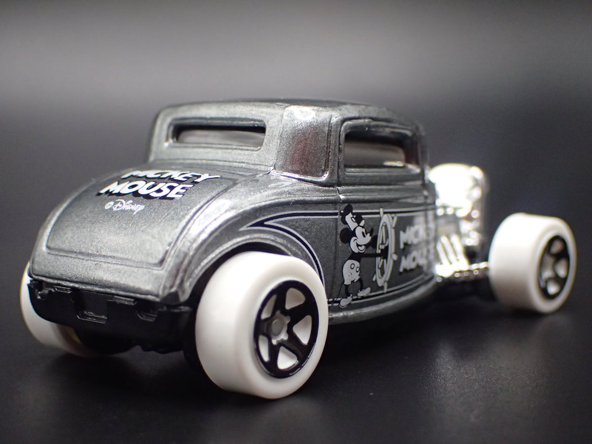 1932 32 FORD COUPE HOT ROD MICKEY MOUSE 1:64 SCALE COLLECTIBLE DIORAMA DIECAST MODEL CAR