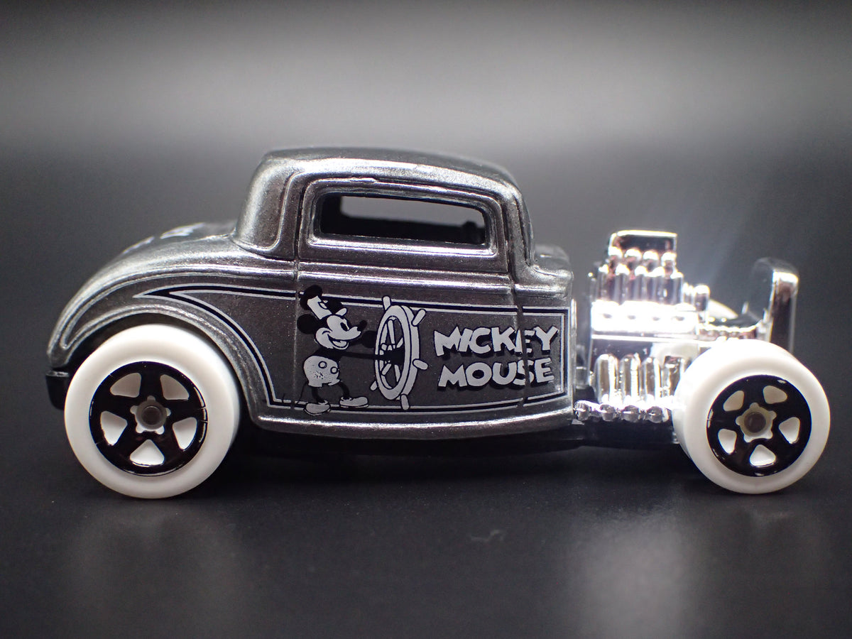 1932 32 FORD COUPE HOT ROD MICKEY MOUSE 1:64 SCALE COLLECTIBLE DIORAMA DIECAST MODEL CAR