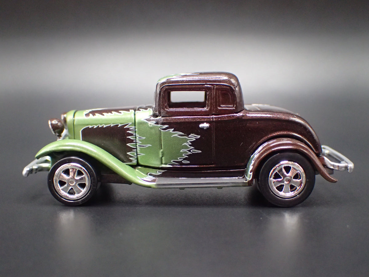 1932 32 FORD COUPE HOT ROD 1:64 SCALE COLLECTIBLE DIORAMA DIECAST MODEL CAR