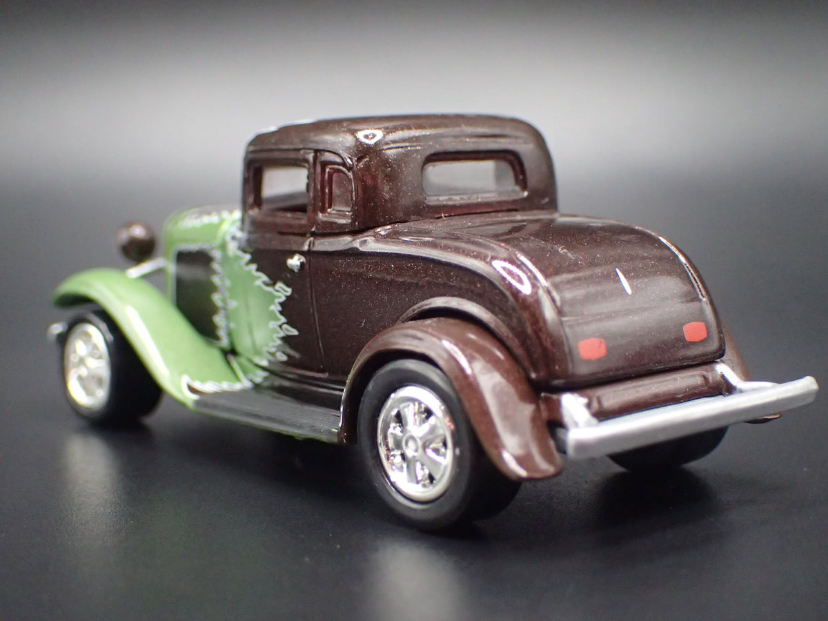 1932 32 FORD COUPE HOT ROD 1:64 SCALE COLLECTIBLE DIORAMA DIECAST MODEL CAR