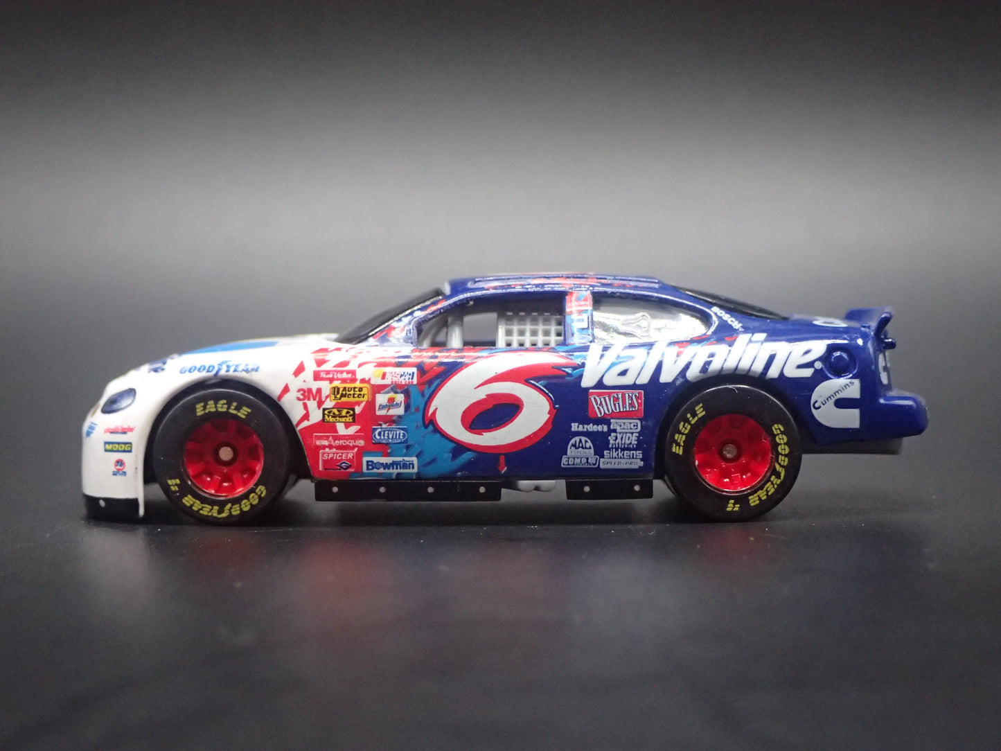 1999 99 FORD TAURUS 6 MARK MARTIN NASCAR 1/64 SCALE DIECAST MODEL CAR