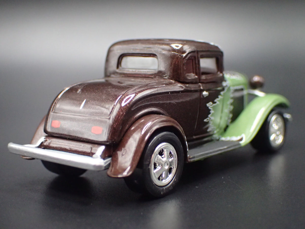 1932 32 FORD COUPE HOT ROD 1:64 SCALE COLLECTIBLE DIORAMA DIECAST MODEL CAR