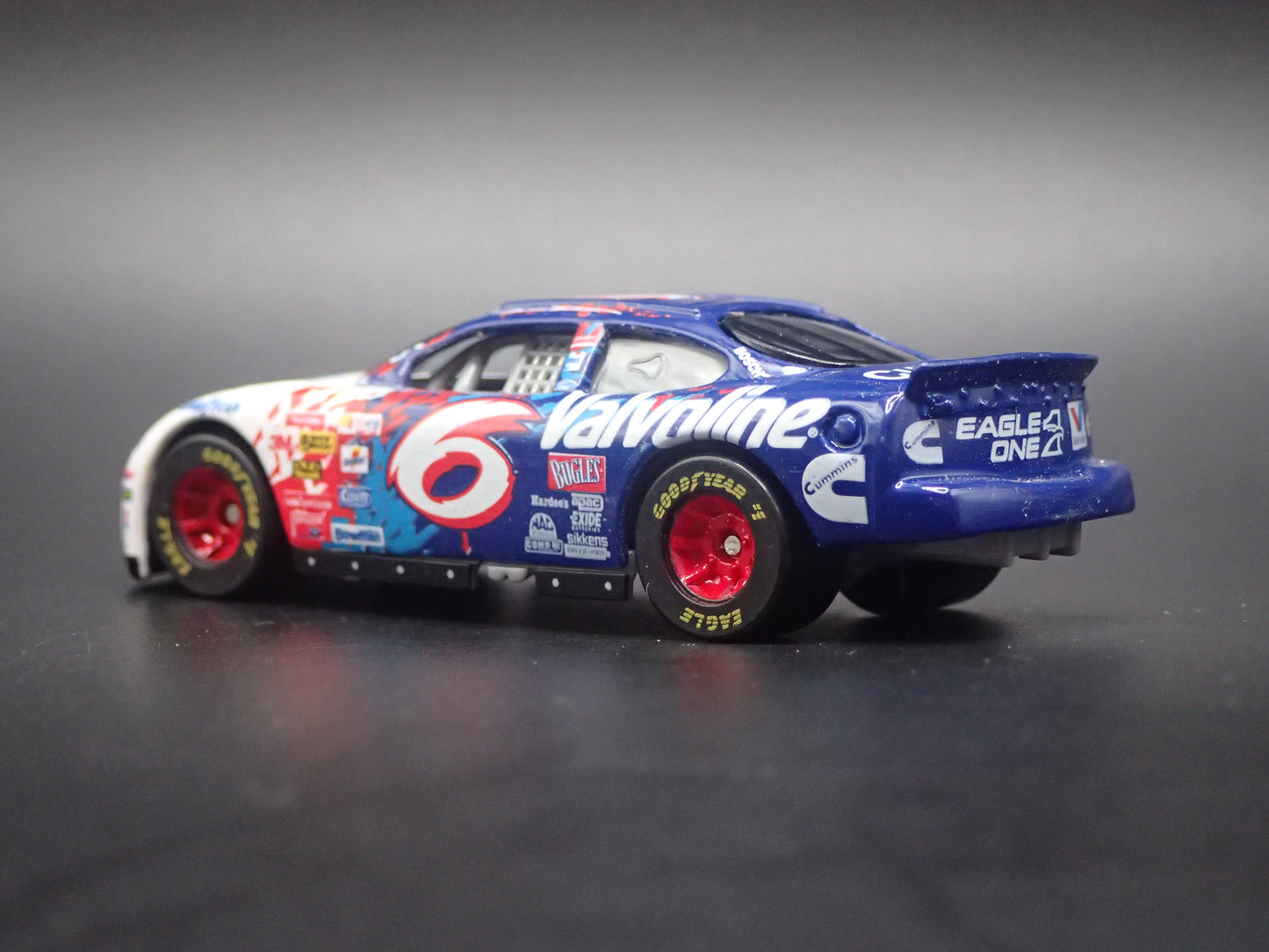 1999 99 FORD TAURUS 6 MARK MARTIN NASCAR 1/64 SCALE DIECAST MODEL CAR