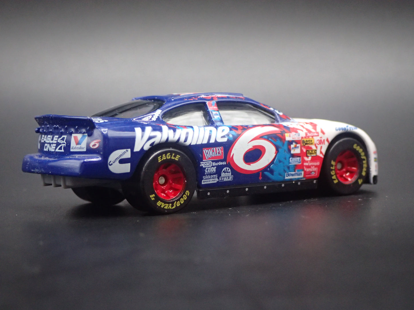 1999 99 FORD TAURUS 6 MARK MARTIN NASCAR 1/64 SCALE DIECAST MODEL CAR