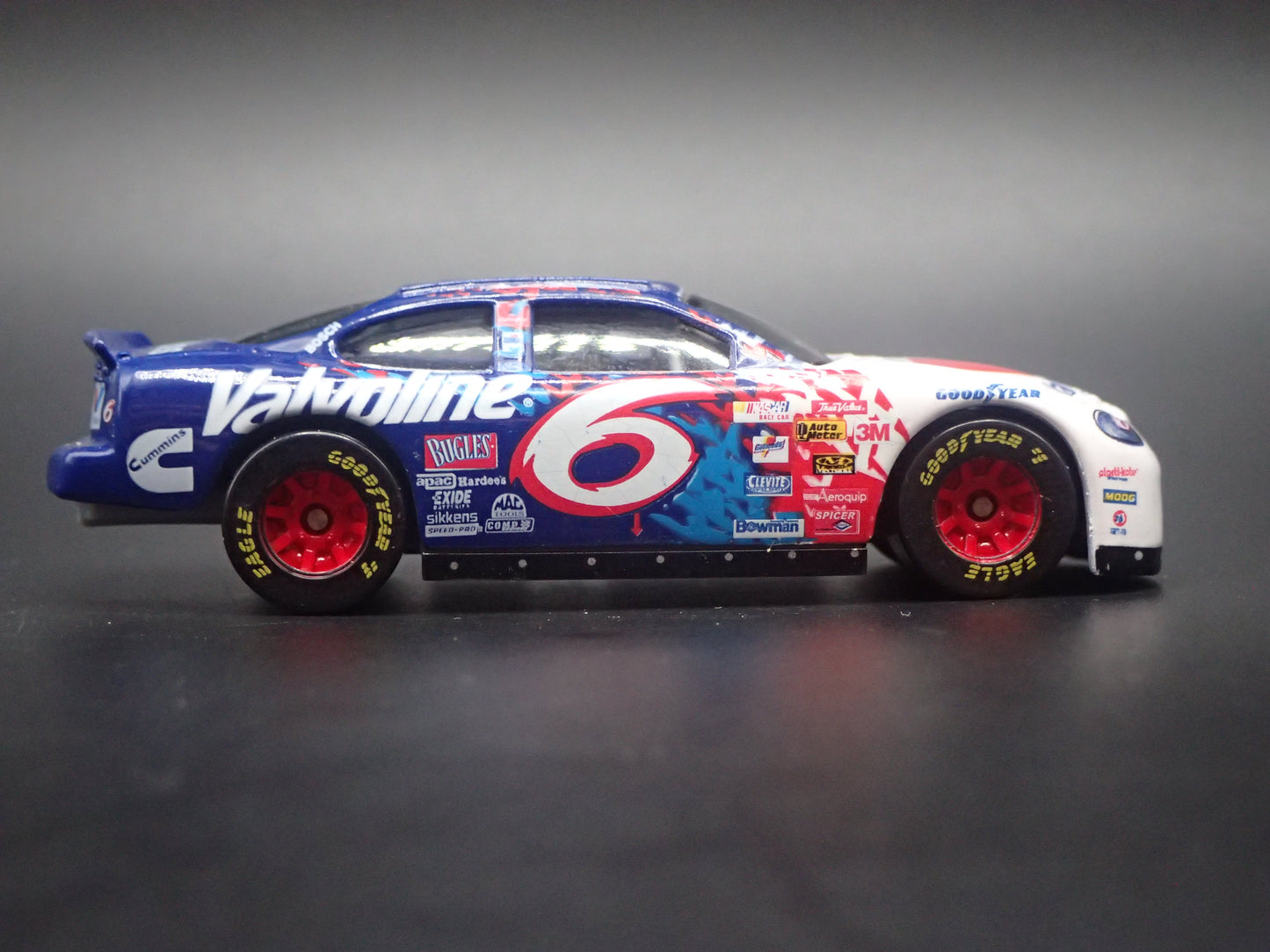 1999 99 FORD TAURUS 6 MARK MARTIN NASCAR 1/64 SCALE DIECAST MODEL CAR