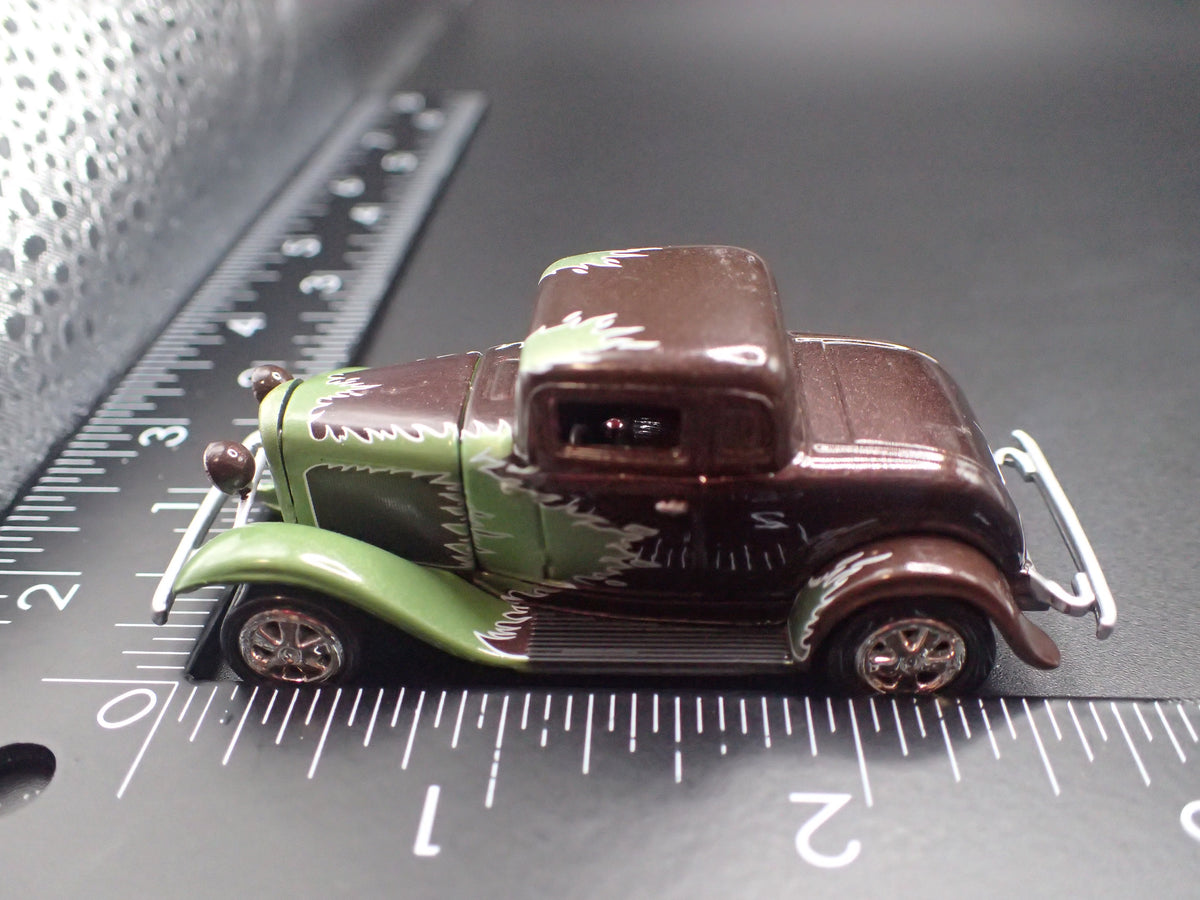 1932 32 FORD COUPE HOT ROD 1:64 SCALE COLLECTIBLE DIORAMA DIECAST MODEL CAR