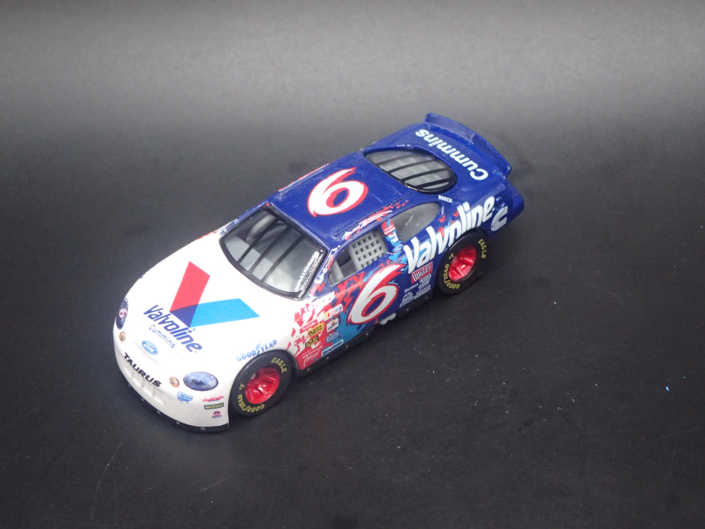 1999 99 FORD TAURUS 6 MARK MARTIN NASCAR 1/64 SCALE DIECAST MODEL CAR