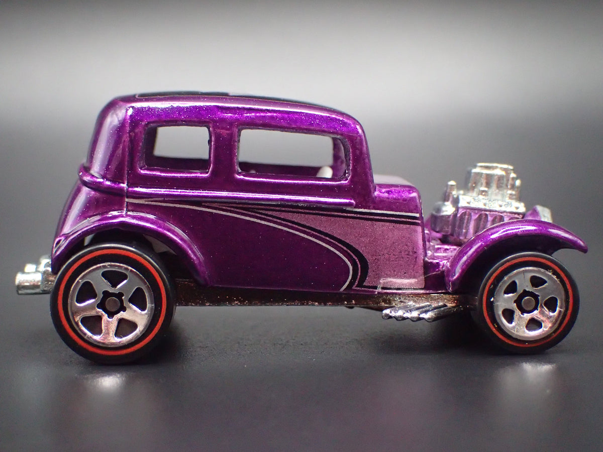 1932 32 FORD VICKY HOT ROD PURPLE 1:64 SCALE COLLECTIBLE DIORAMA DIECAST MODEL CAR